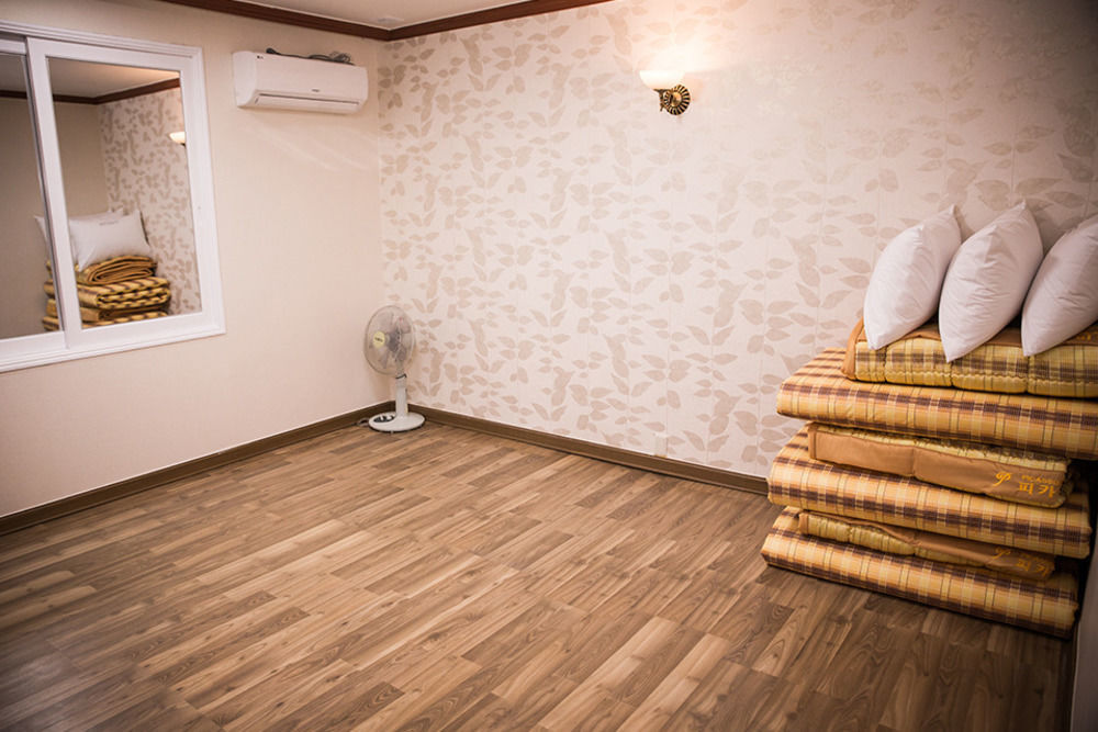 Picasso Motel Haeundae Pusan Zewnętrze zdjęcie