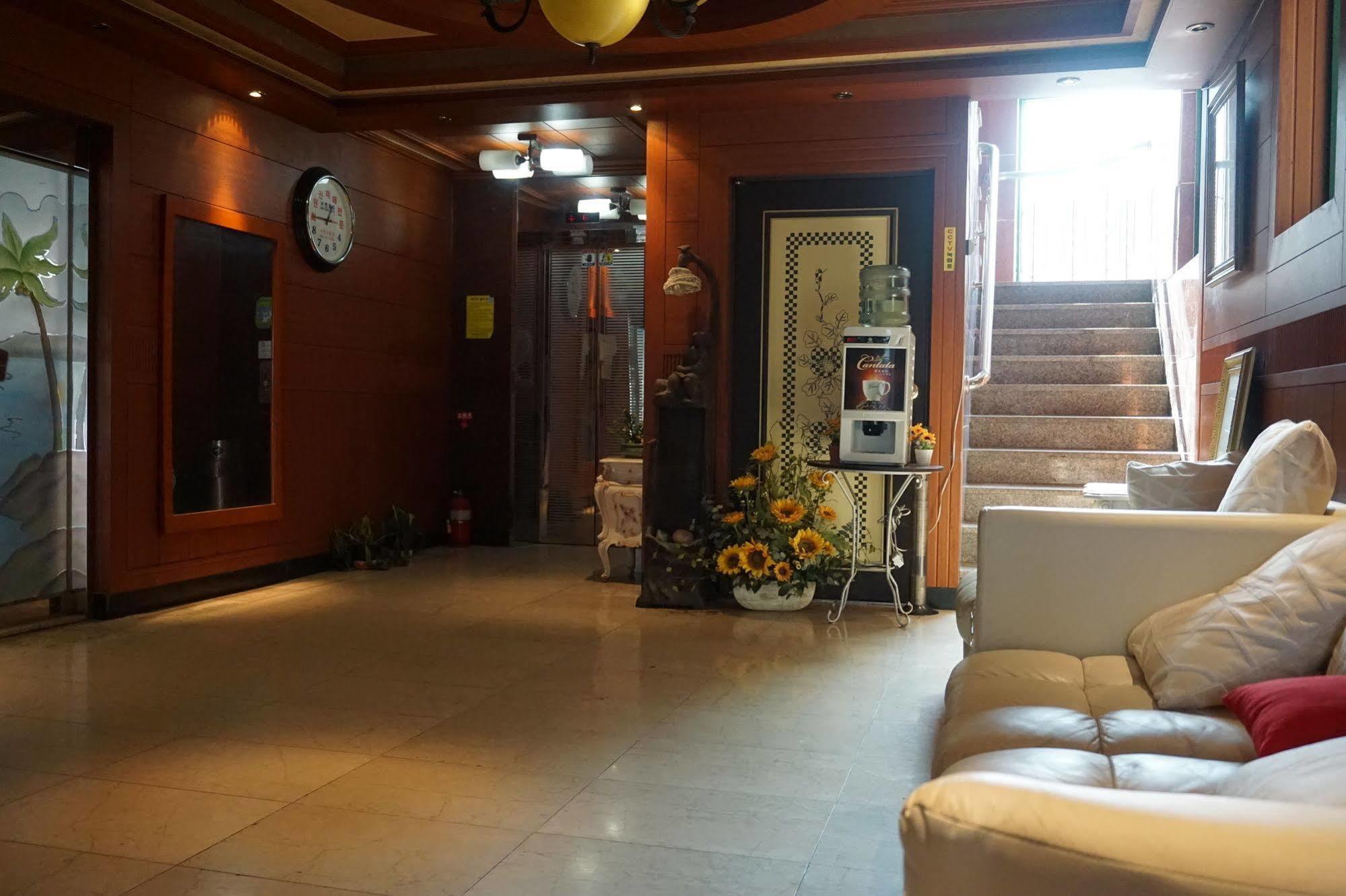 Picasso Motel Haeundae Pusan Zewnętrze zdjęcie